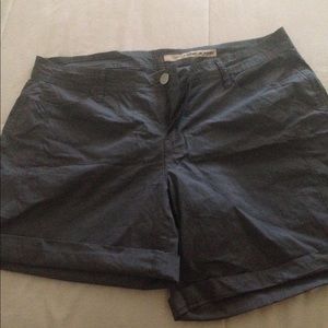 ❤️4 for $20❤️💰 💰💰💰DKNY charcoal shorts